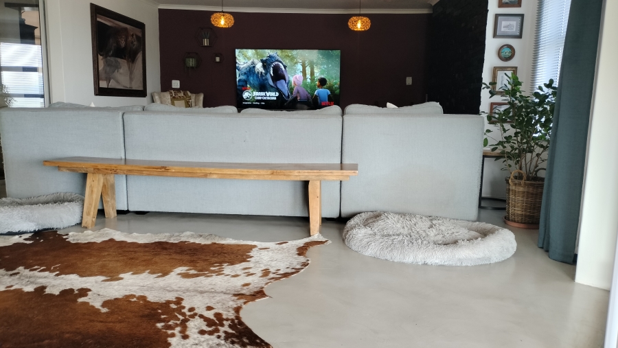 5 Bedroom Property for Sale in Fraaiuitsig Western Cape
